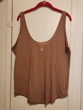 🔥White House Black Market Tan Scoop Neck Leopard-Texture Tank